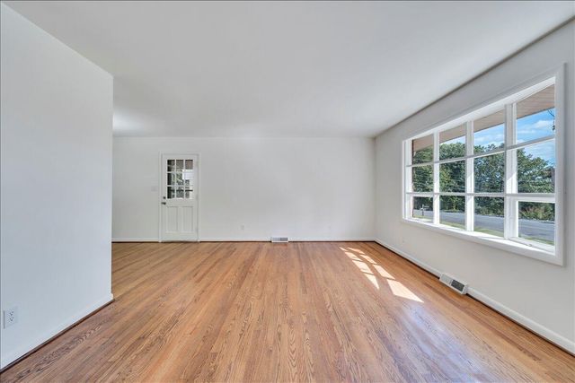 1117 Conifer LN, Salem, VA 24153