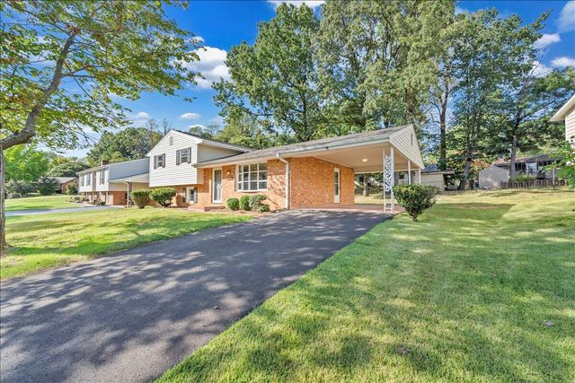 1117 Conifer LN, Salem, VA 24153