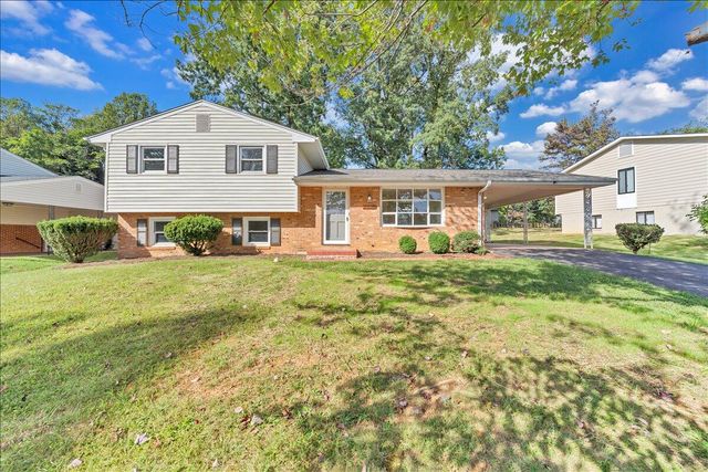 1117 Conifer LN, Salem, VA 24153