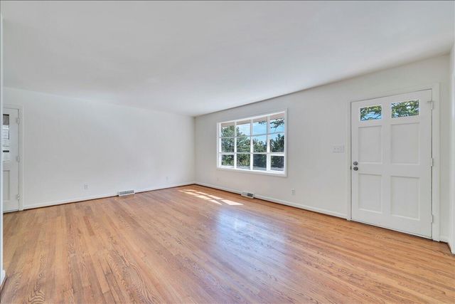 1117 Conifer LN, Salem, VA 24153