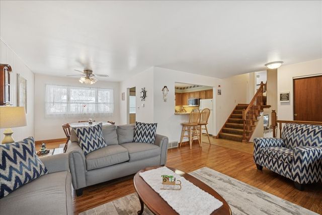 408 Buckingham Drive, Crystal Lake, IL 60014