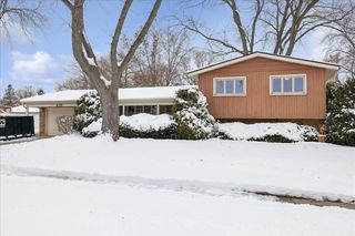 408 Buckingham Drive, Crystal Lake, IL 60014