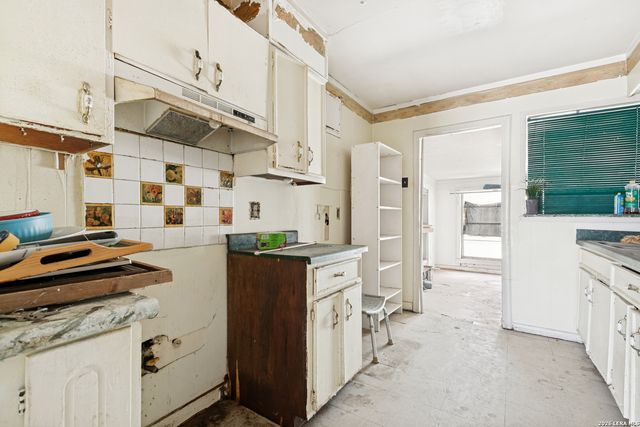 215 W ACADEMY ST, San Antonio, TX 78226