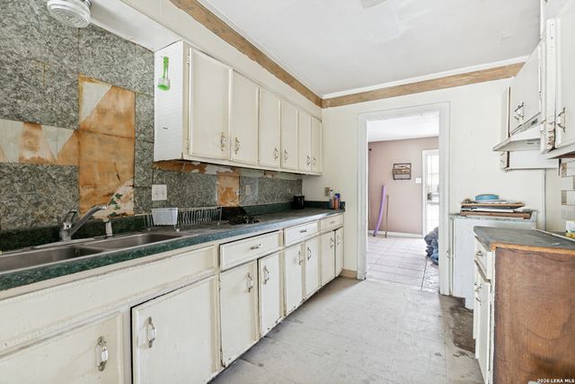 215 W ACADEMY ST, San Antonio, TX 78226
