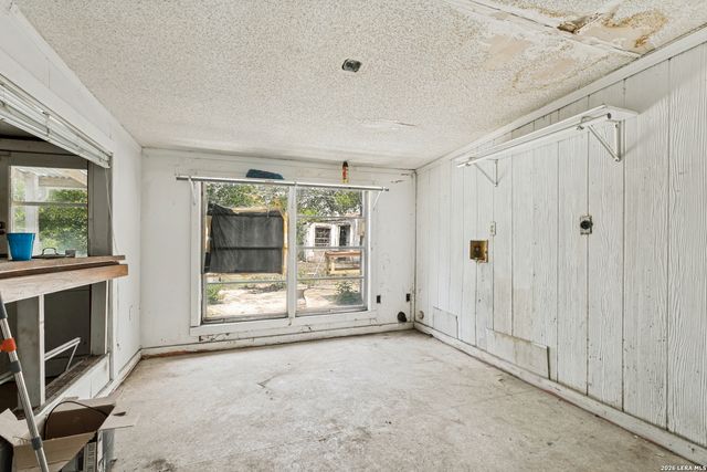 215 W ACADEMY ST, San Antonio, TX 78226