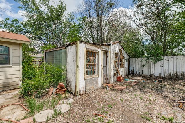 215 W ACADEMY ST, San Antonio, TX 78226