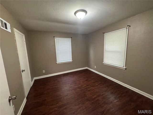2823 Meadowlark Avenue, St Louis, MO 63136