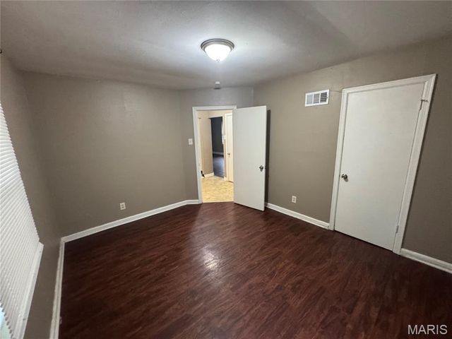 2823 Meadowlark Avenue, St Louis, MO 63136