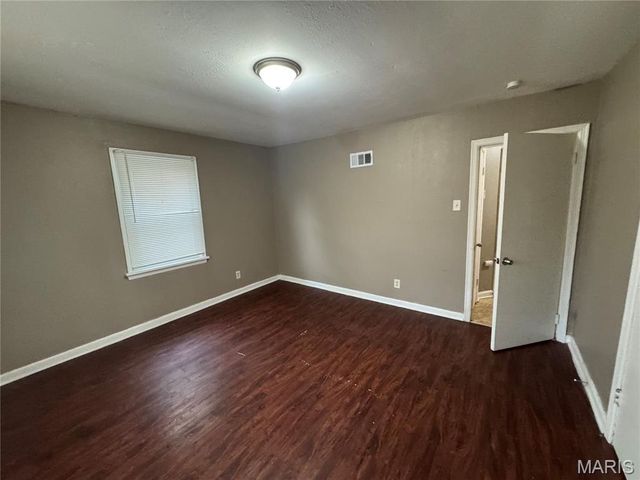 2823 Meadowlark Avenue, St Louis, MO 63136