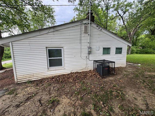 2823 Meadowlark Avenue, St Louis, MO 63136