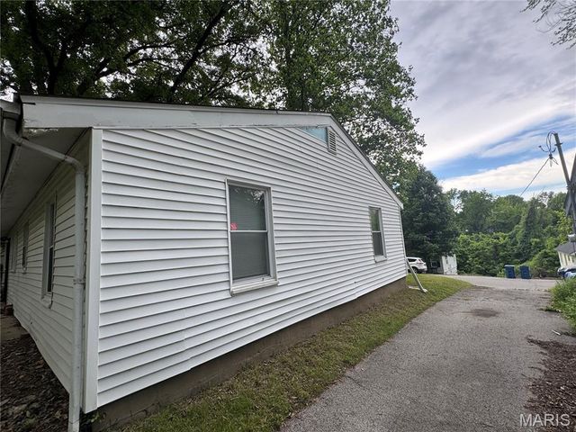 2823 Meadowlark Avenue, St Louis, MO 63136
