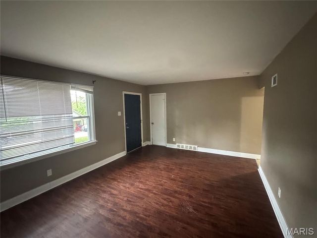 2823 Meadowlark Avenue, St Louis, MO 63136