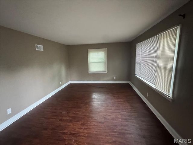 2823 Meadowlark Avenue, St Louis, MO 63136