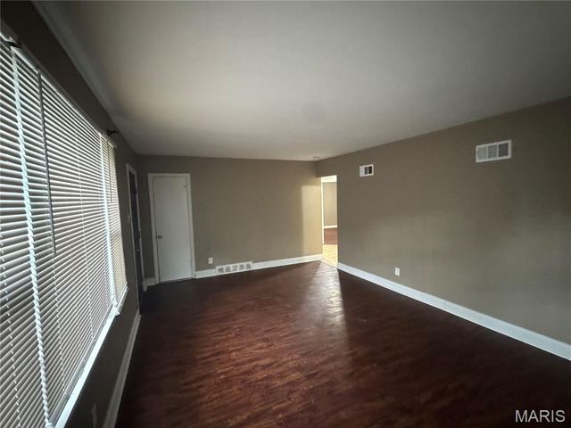 2823 Meadowlark Avenue, St Louis, MO 63136