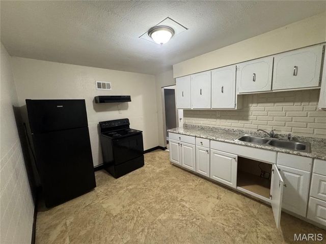 2823 Meadowlark Avenue, St Louis, MO 63136