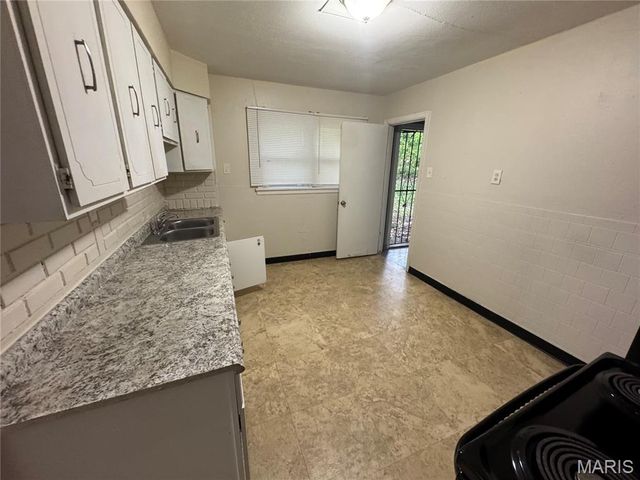 2823 Meadowlark Avenue, St Louis, MO 63136