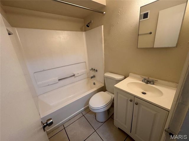 2823 Meadowlark Avenue, St Louis, MO 63136