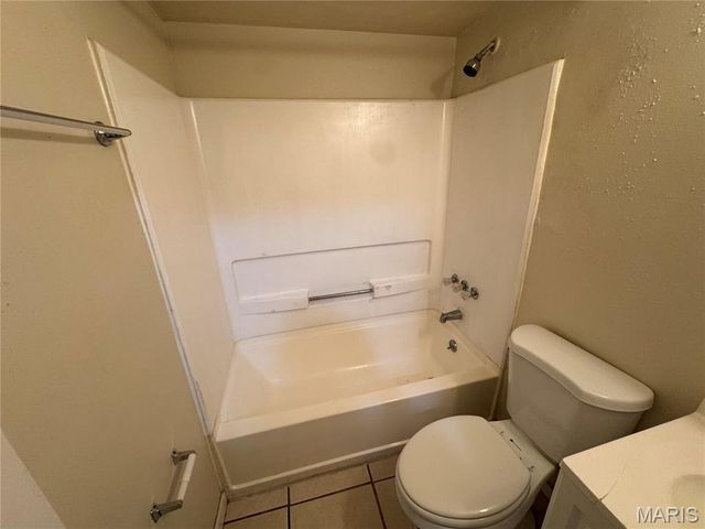 2823 Meadowlark Avenue, St Louis, MO 63136