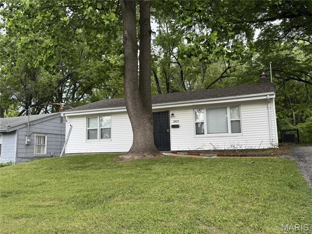 2823 Meadowlark Avenue, St Louis, MO 63136