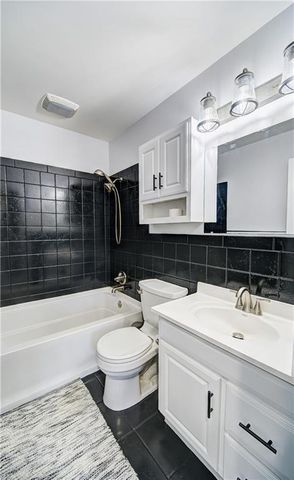 311 SW Pinnell Drive, Lee's Summit, MO 64081