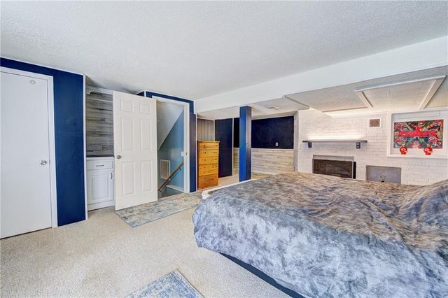 311 SW Pinnell Drive, Lee's Summit, MO 64081