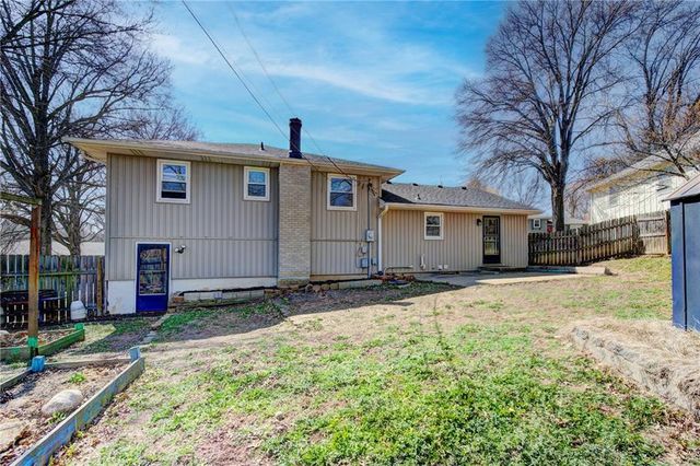 311 SW Pinnell Drive, Lee's Summit, MO 64081