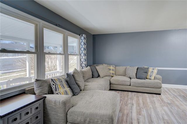 311 SW Pinnell Drive, Lee's Summit, MO 64081