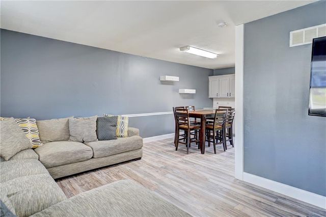 311 SW Pinnell Drive, Lee's Summit, MO 64081