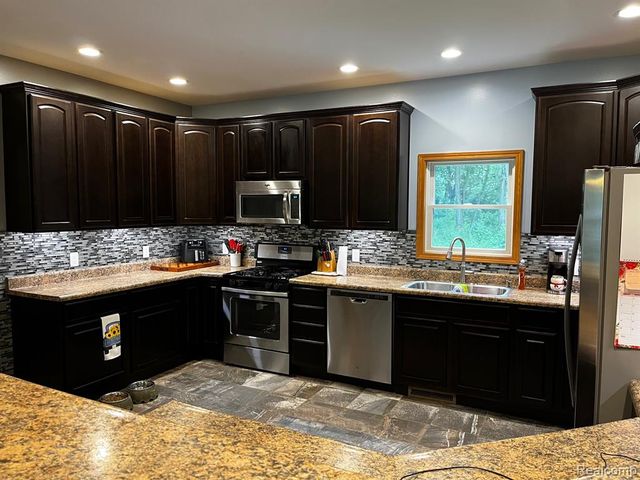 895 Jennings Road, Whitmore Lake, MI 48189