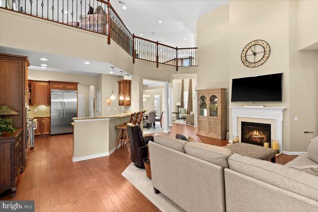 12 HARDWICK DR, Kendall Park, NJ 08824