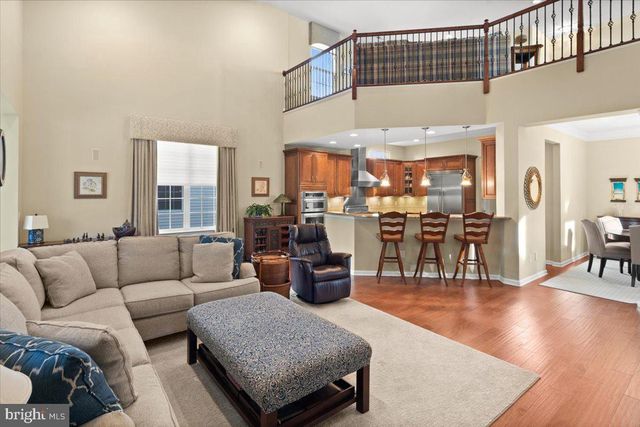 12 HARDWICK DR, Kendall Park, NJ 08824