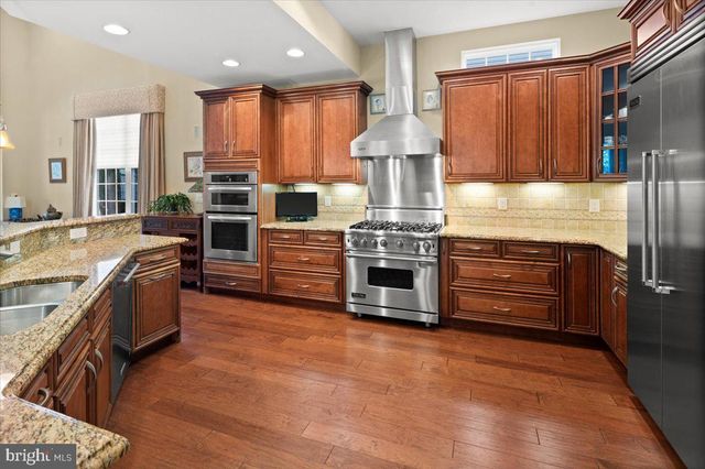 12 HARDWICK DR, Kendall Park, NJ 08824