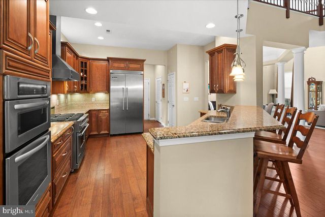 12 HARDWICK DR, Kendall Park, NJ 08824