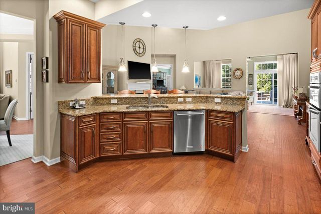 12 HARDWICK DR, Kendall Park, NJ 08824