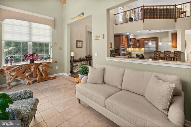 12 HARDWICK DR, Kendall Park, NJ 08824