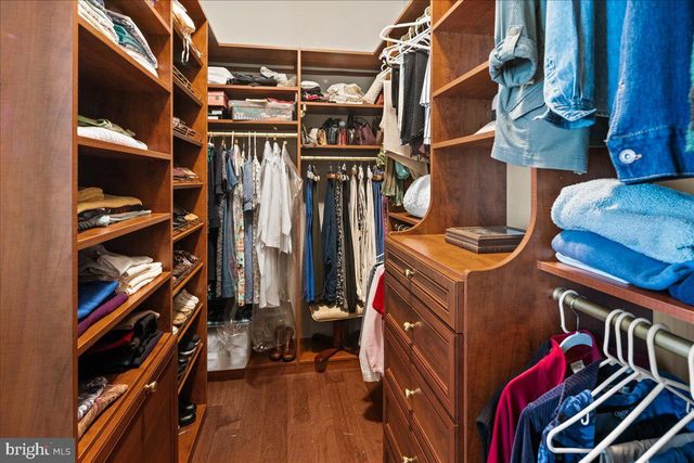 12 HARDWICK DR, Kendall Park, NJ 08824