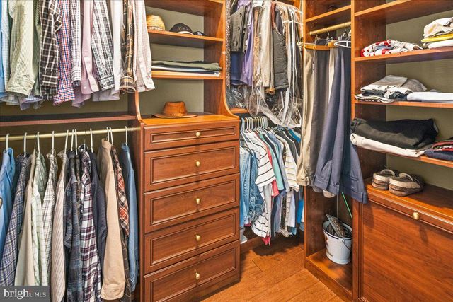 12 HARDWICK DR, Kendall Park, NJ 08824