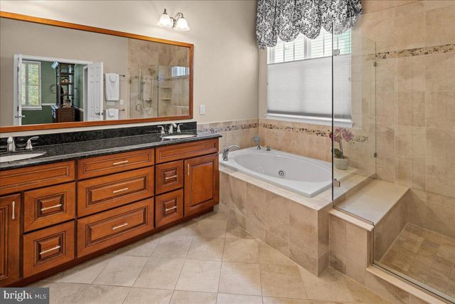 12 HARDWICK DR, Kendall Park, NJ 08824