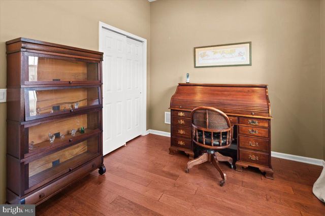 12 HARDWICK DR, Kendall Park, NJ 08824