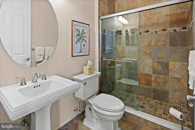 12 HARDWICK DR, Kendall Park, NJ 08824