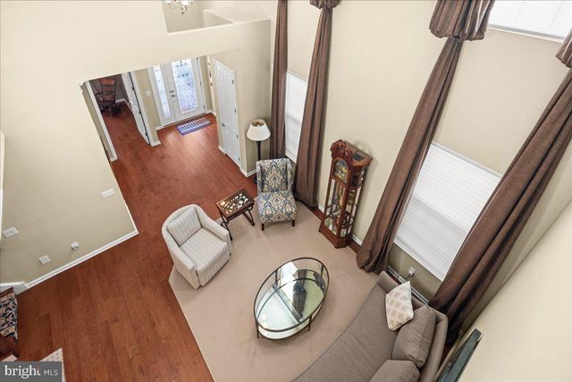 12 HARDWICK DR, Kendall Park, NJ 08824