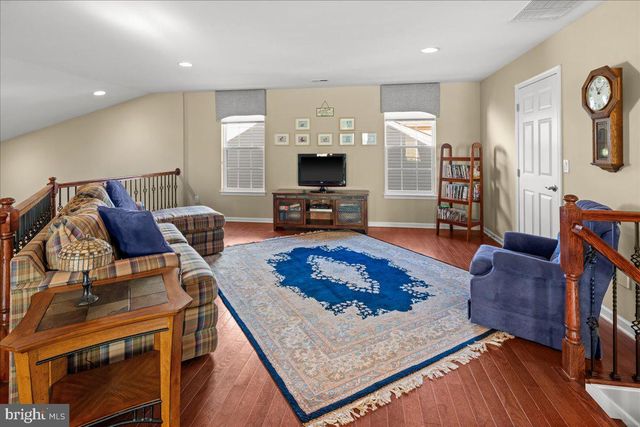 12 HARDWICK DR, Kendall Park, NJ 08824