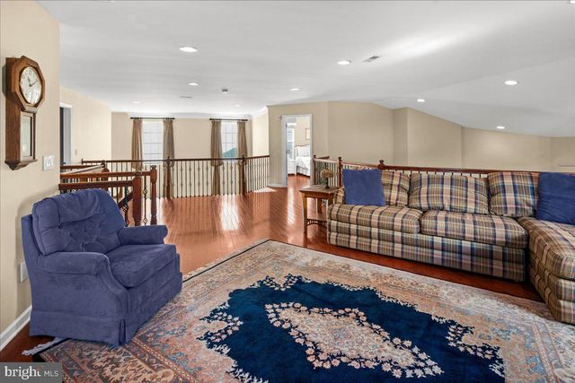 12 HARDWICK DR, Kendall Park, NJ 08824