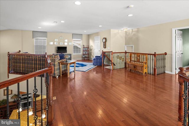 12 HARDWICK DR, Kendall Park, NJ 08824