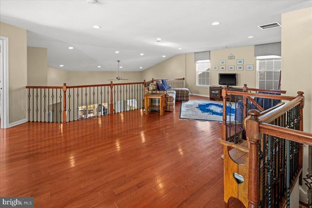 12 HARDWICK DR, Kendall Park, NJ 08824