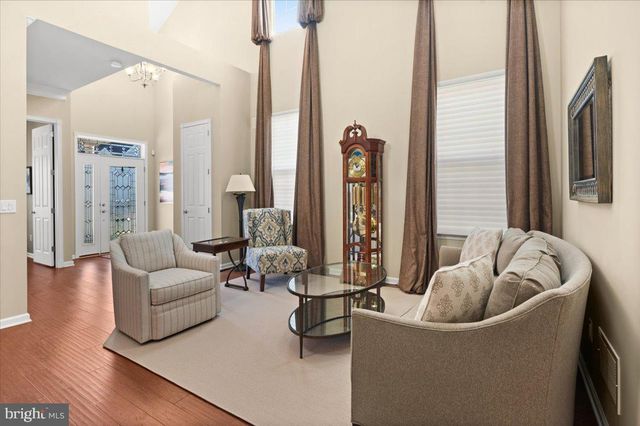 12 HARDWICK DR, Kendall Park, NJ 08824