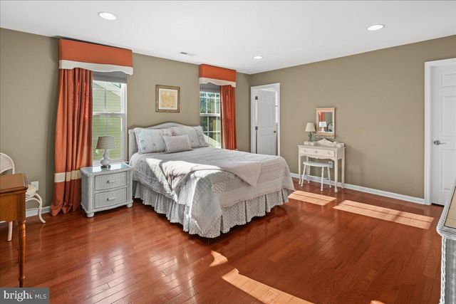 12 HARDWICK DR, Kendall Park, NJ 08824