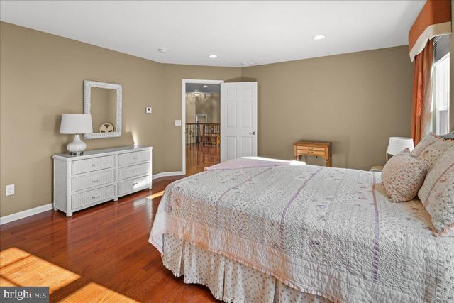 12 HARDWICK DR, Kendall Park, NJ 08824