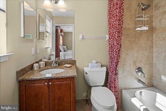 12 HARDWICK DR, Kendall Park, NJ 08824