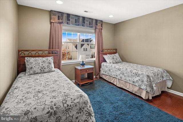 12 HARDWICK DR, Kendall Park, NJ 08824